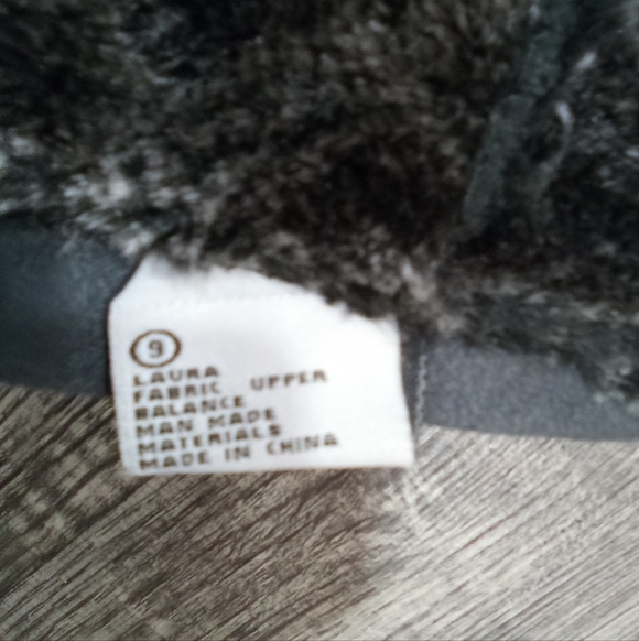 Stylish Black Winter Boots with Buckle Detail - Picture 5 of 5